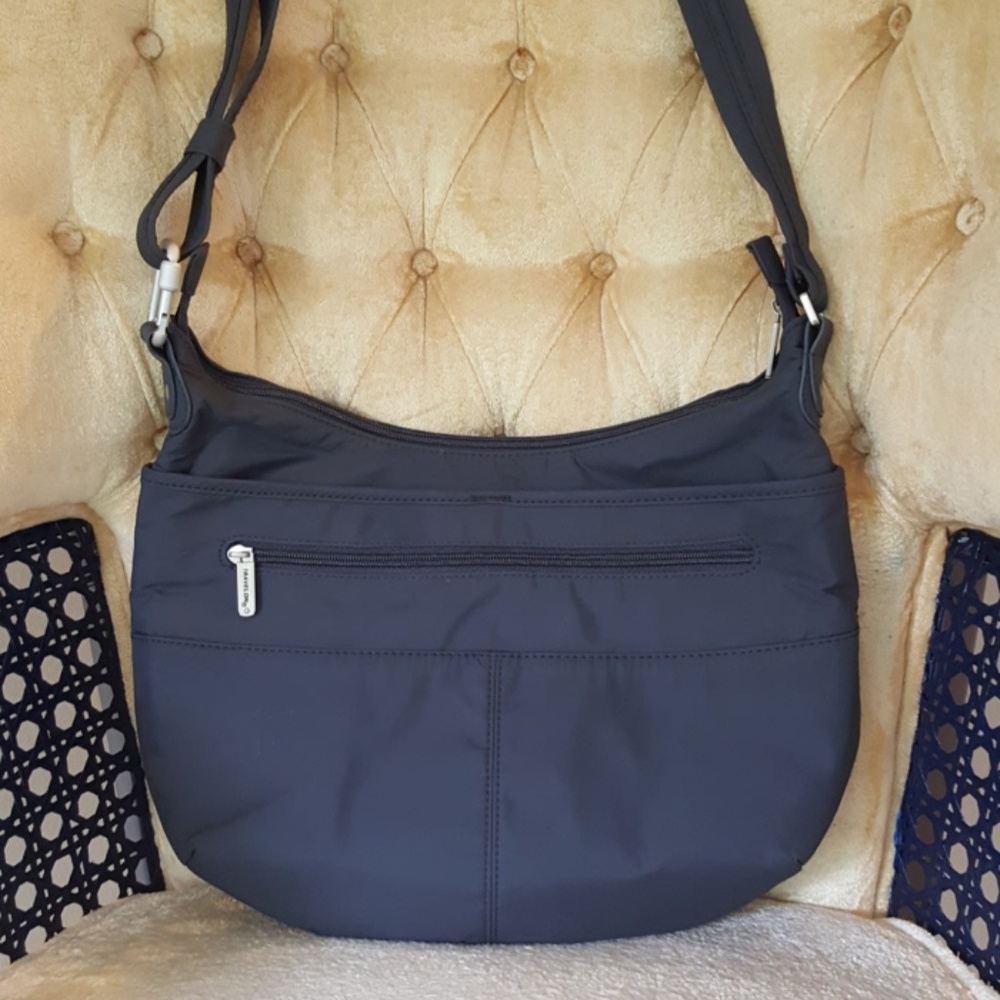 Crossbody bag, great for traveling!